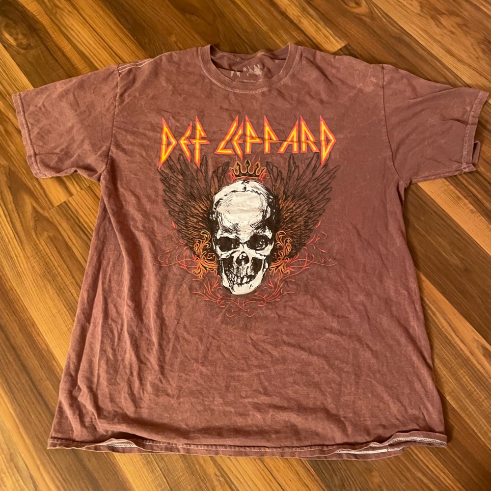 Super cool def leppard shirt